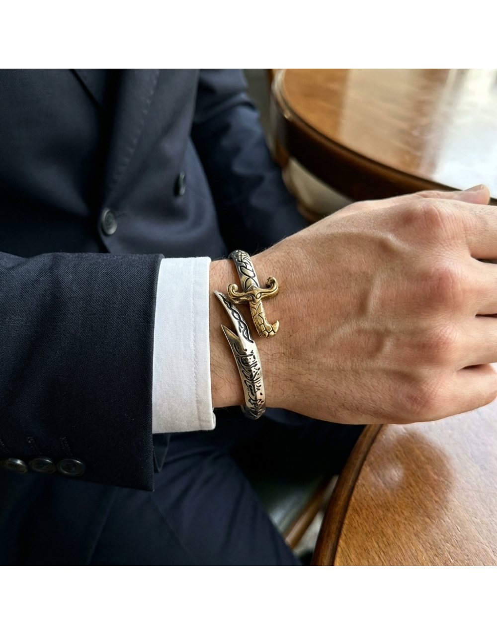 model_wearing_suit_202604111903